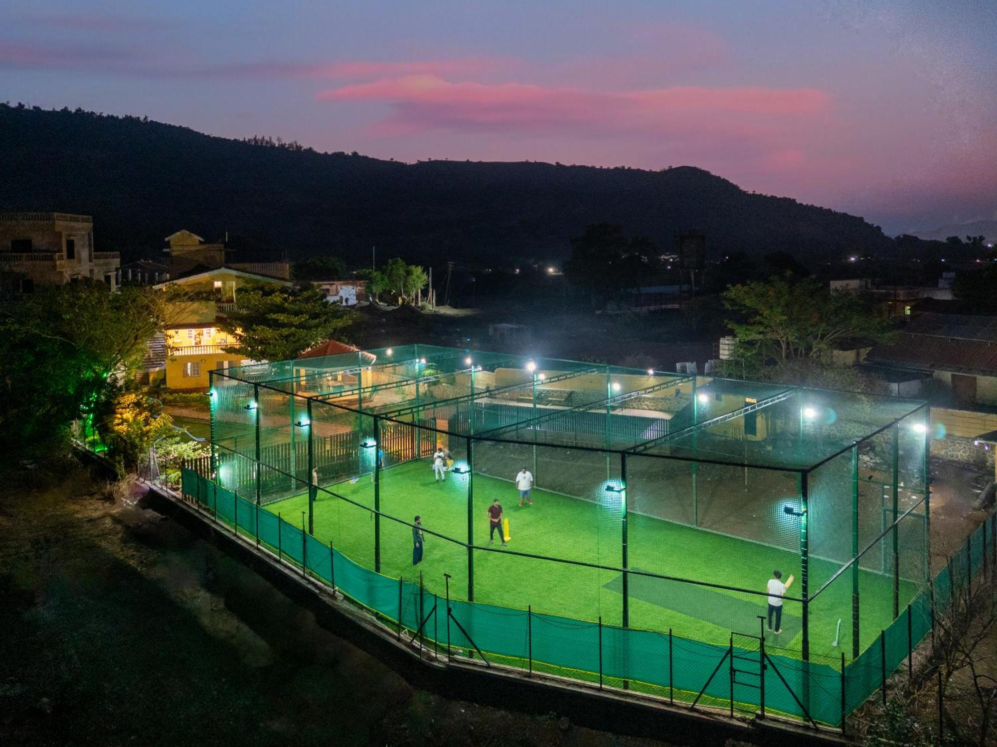 Villa Newly Renovated-farm -6bhk With Pool & Turf
