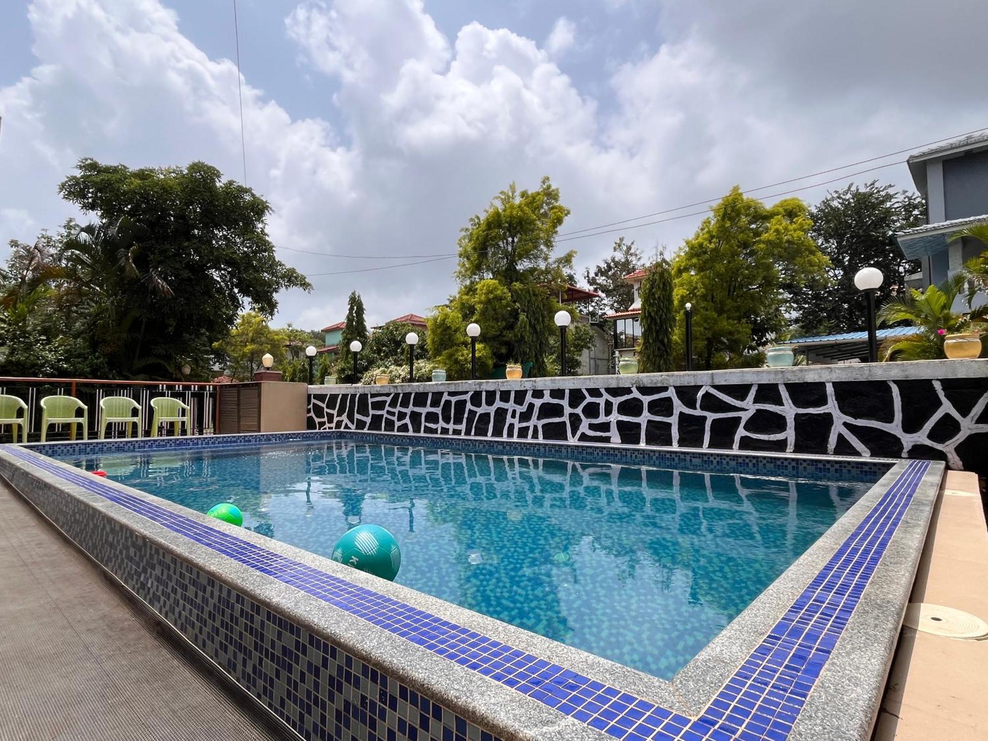 Royal 1 - 2bhk With Pvt Swimming Pool