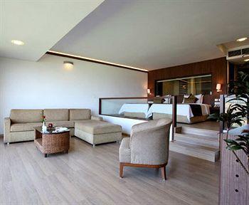 The Dukes Retreat Khandala 5*