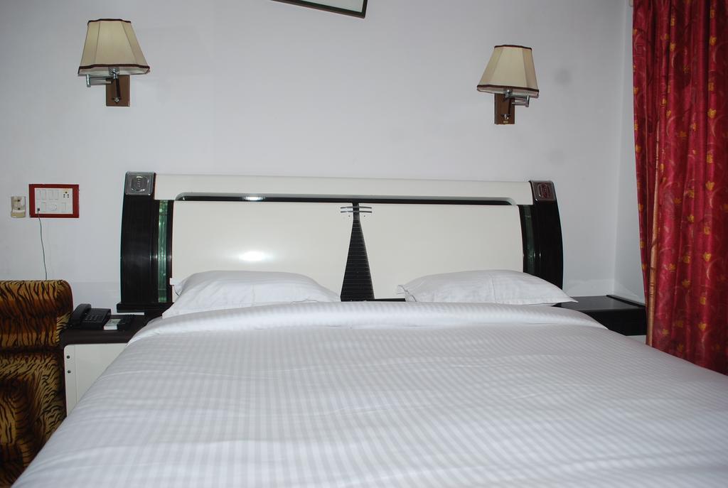 Resort Whispering Woods Resort-lonavala