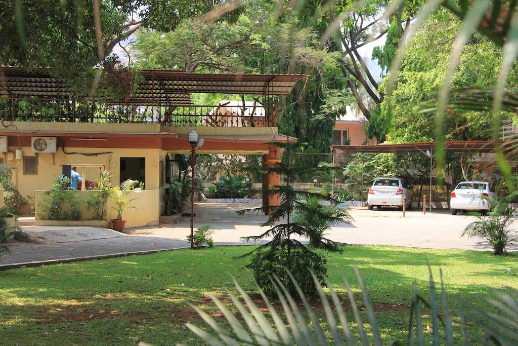 Fabhotel Royal Park Hotel
