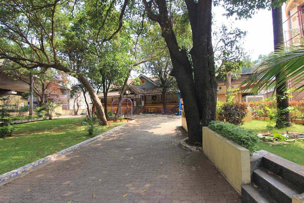Fabhotel Royal Park Hotel