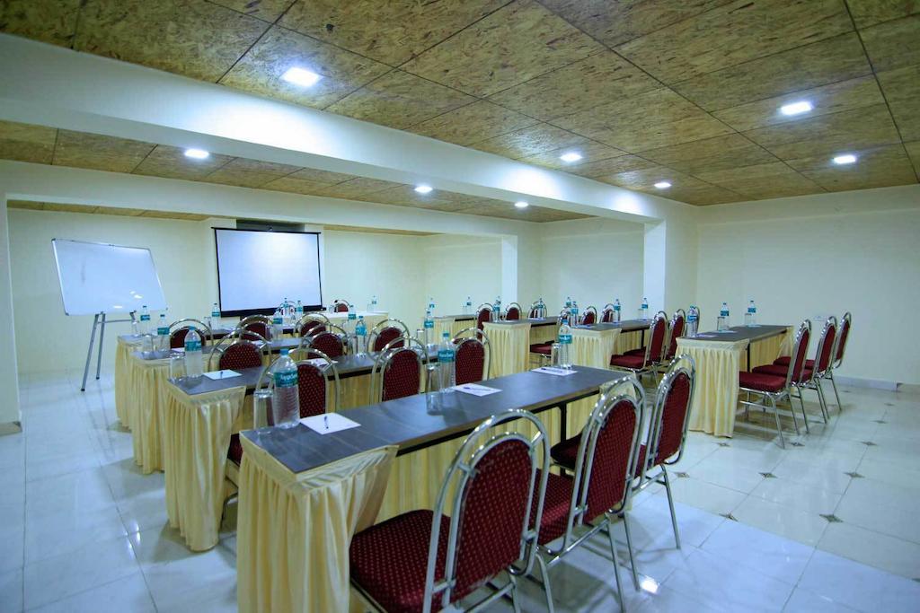 Fabhotel Royal Park Lonavala
