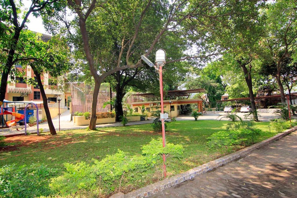 Hotel Fabhotel Royal Park