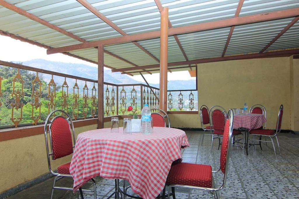 Fabhotel Royal Park Hotel