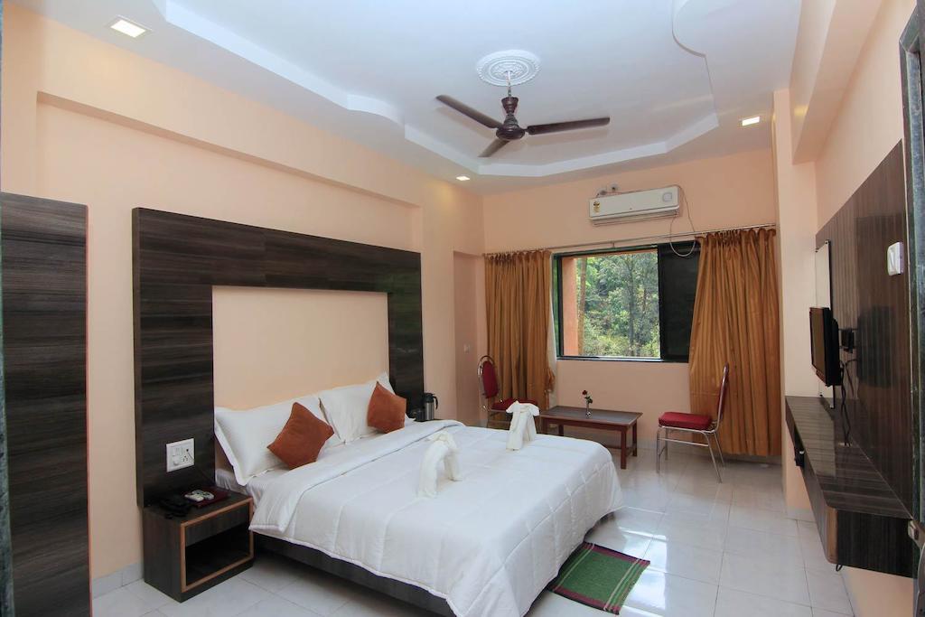 Fabhotel Royal Park 2* Lonavala