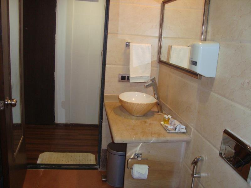 Resort Rumourss Sky & 3*
