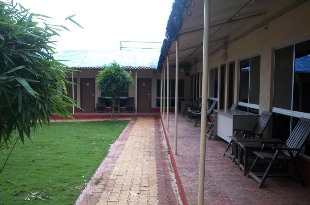 7 Apple 3* Lonavala