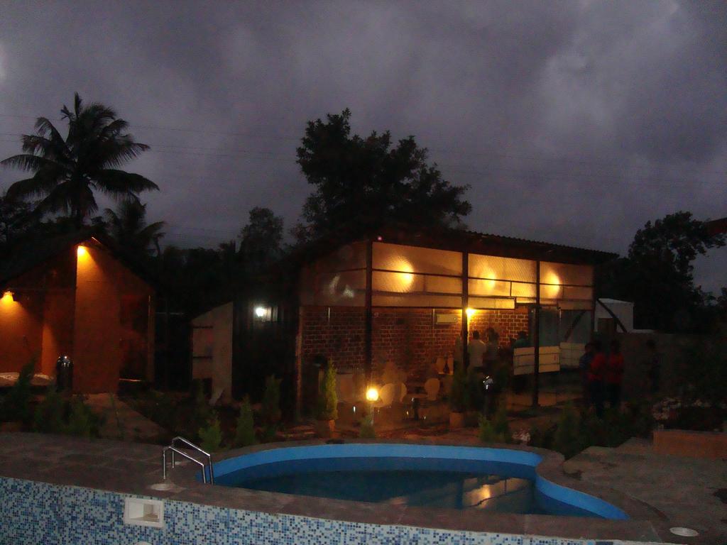 Resort Rumourss Sky & 3*