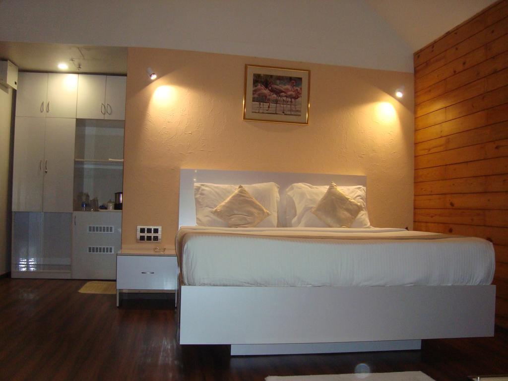 Rumourss Sky & 3* Lonavala