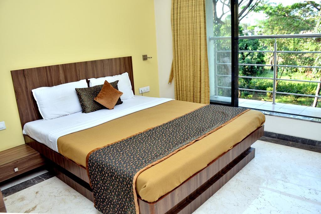 Aquilla * Lonavala