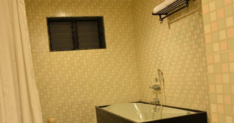 Fabhotel Royal Park 2* Lonavala