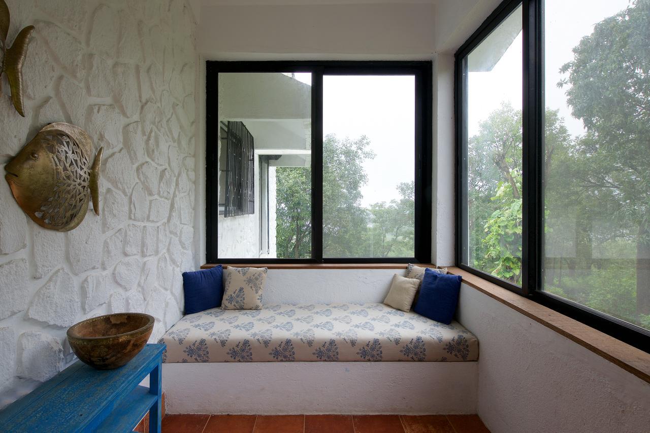 89: Stayvista's Hill-view With Eclectic Interiors