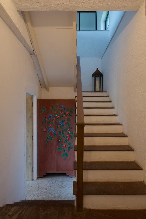 89: Stayvista's Hill-view With Eclectic Interiors