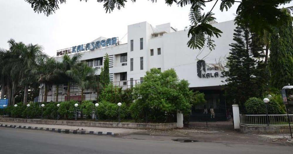 Hotel Fabhotel Royal Park