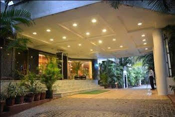 Hotel Fabhotel Royal Park