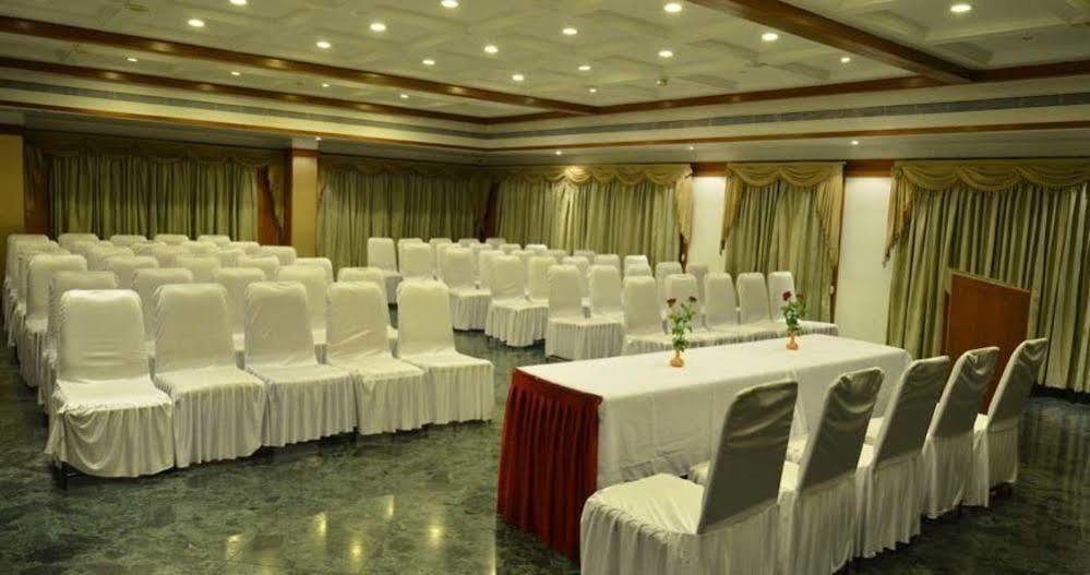 Fabhotel Royal Park Hotel 2*