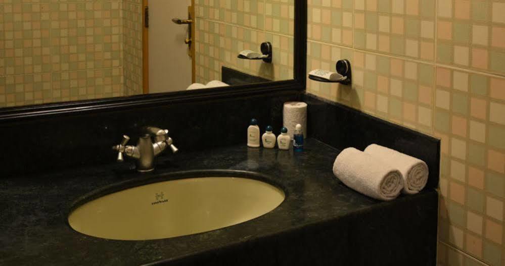 Hotel Fabhotel Royal Park