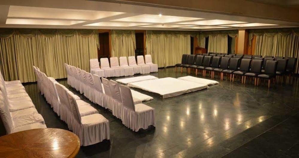 Fabhotel Royal Park 2*
