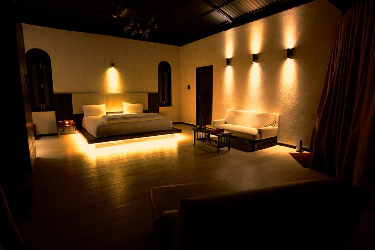 Kino Lakeside Chalet * Lonavala