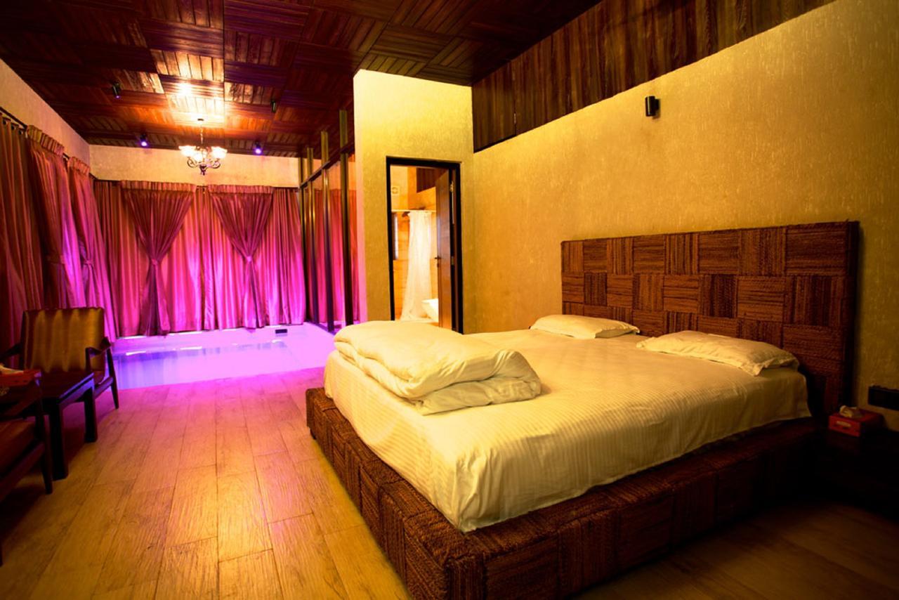Kino Lakeside Chalet * Lonavala