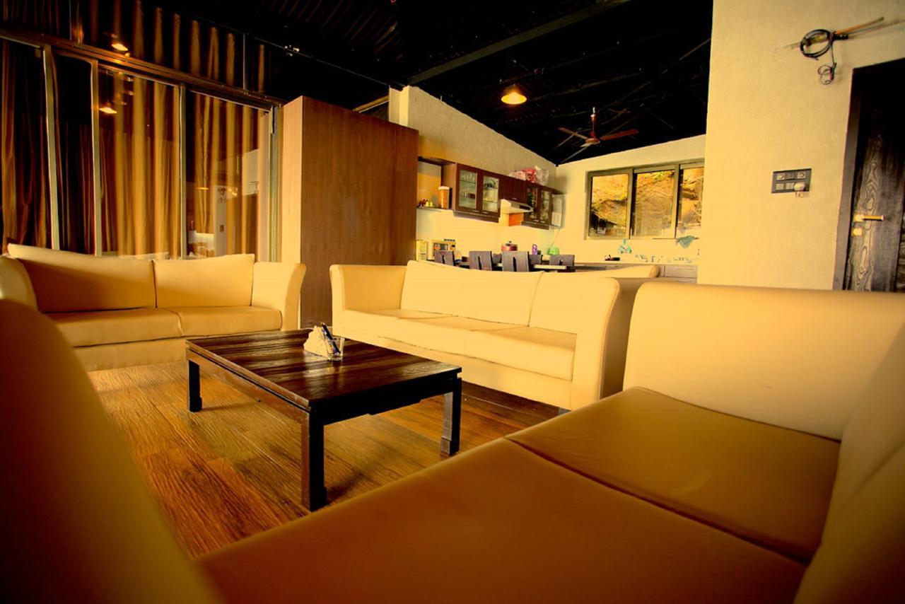 Kino Lakeside Chalet Hotel *