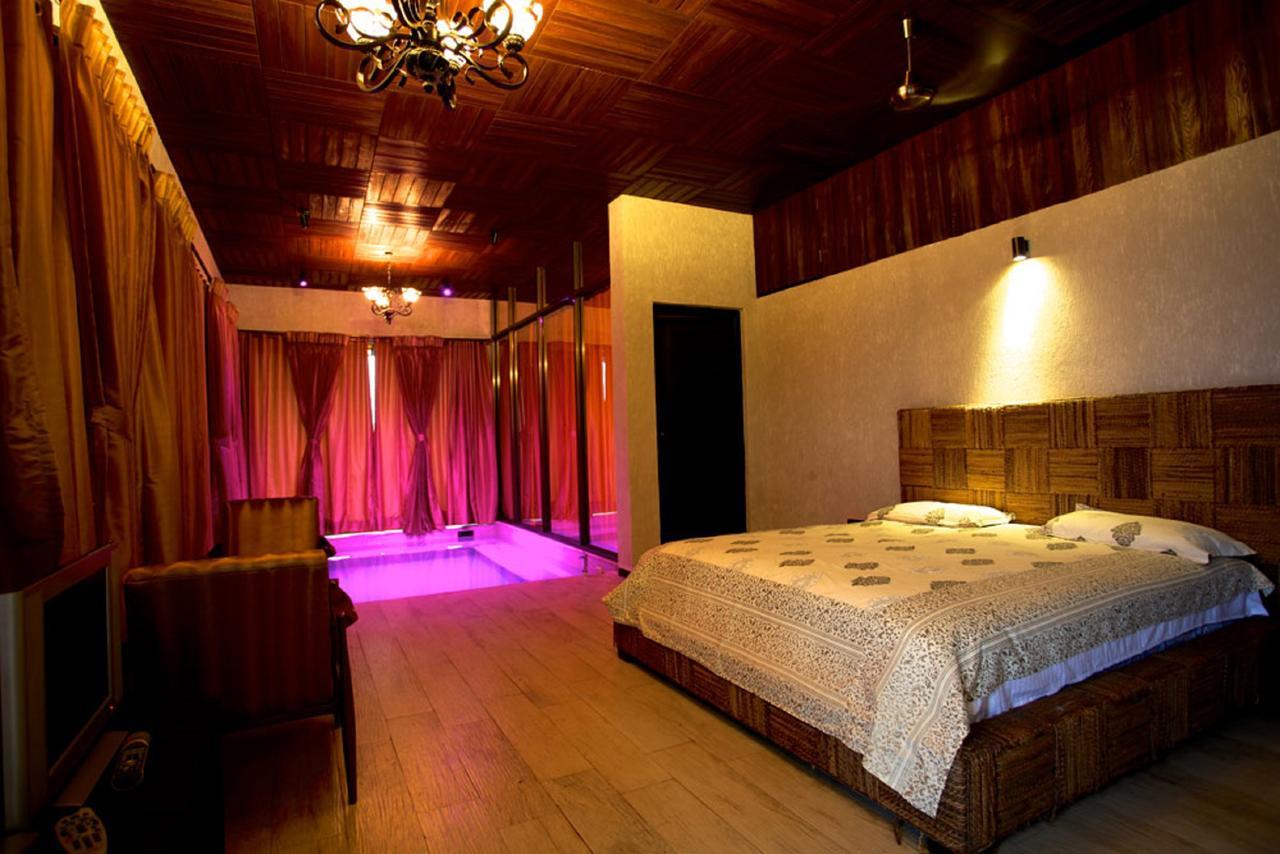 Kino Lakeside Chalet Lonavala