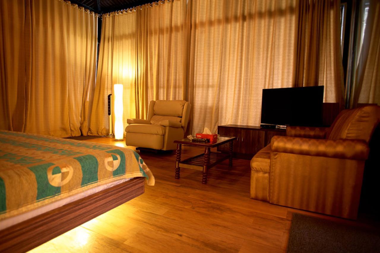 Kino Lakeside Chalet Hotel