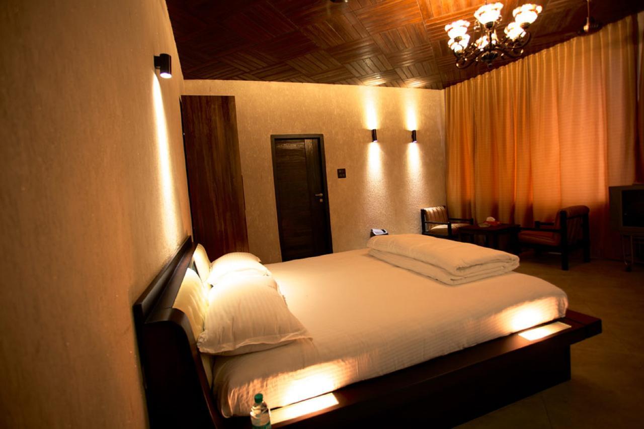 Kino Lakeside Chalet Hotel *