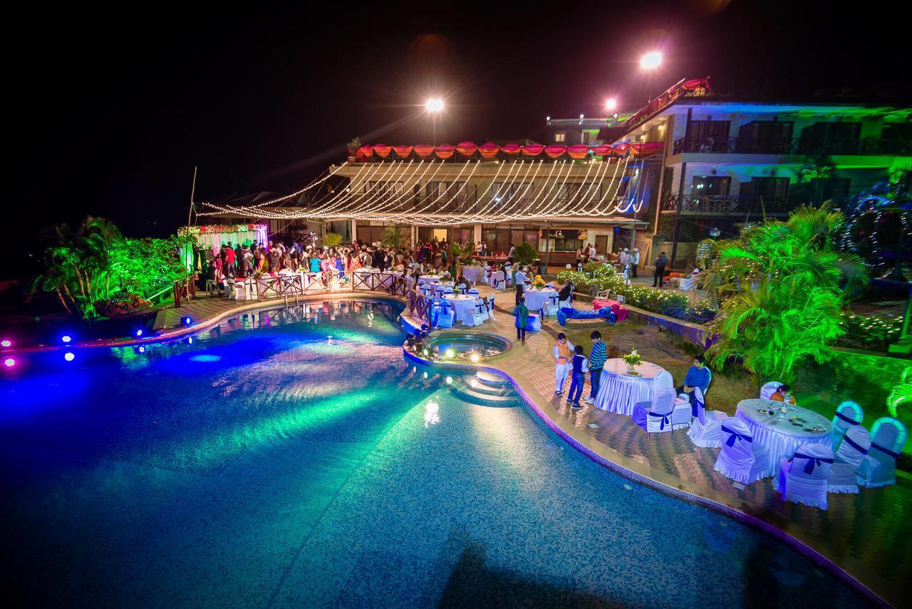 Upper Deck - And Relax At The Highest Peak Resort