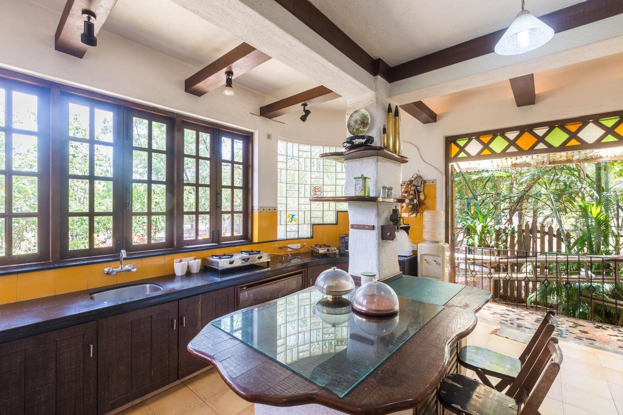 Bella Vista: Zen Retreat With Quirky Charm And Pool *