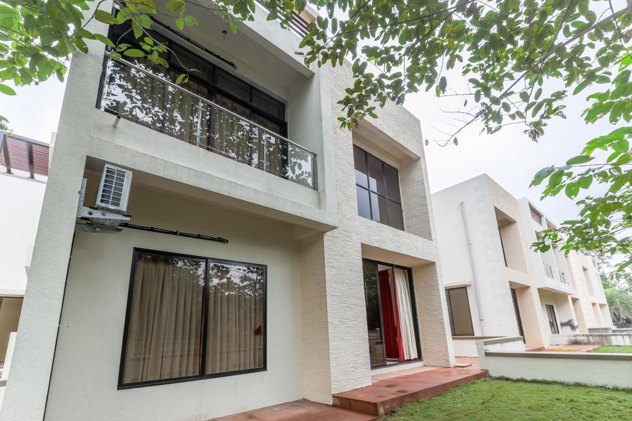 Villa Stayvista's Greenwoods 9 - City-center With Private Pool, Terrace, Lift & Ping-pong Table Lonavala