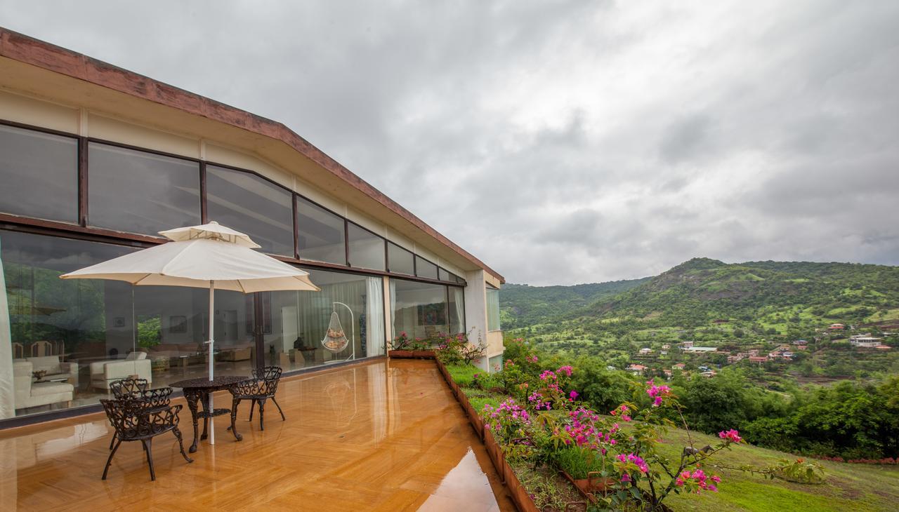 Stayvista's Glass House - With Scenic Lawn And Mountain Views