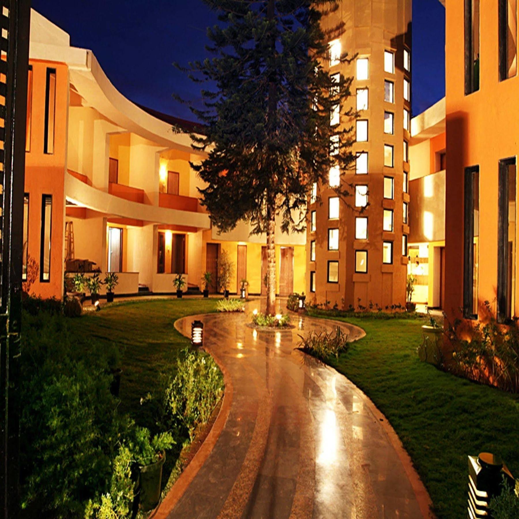 Sahil Sarovar Portico 3* Lonavala