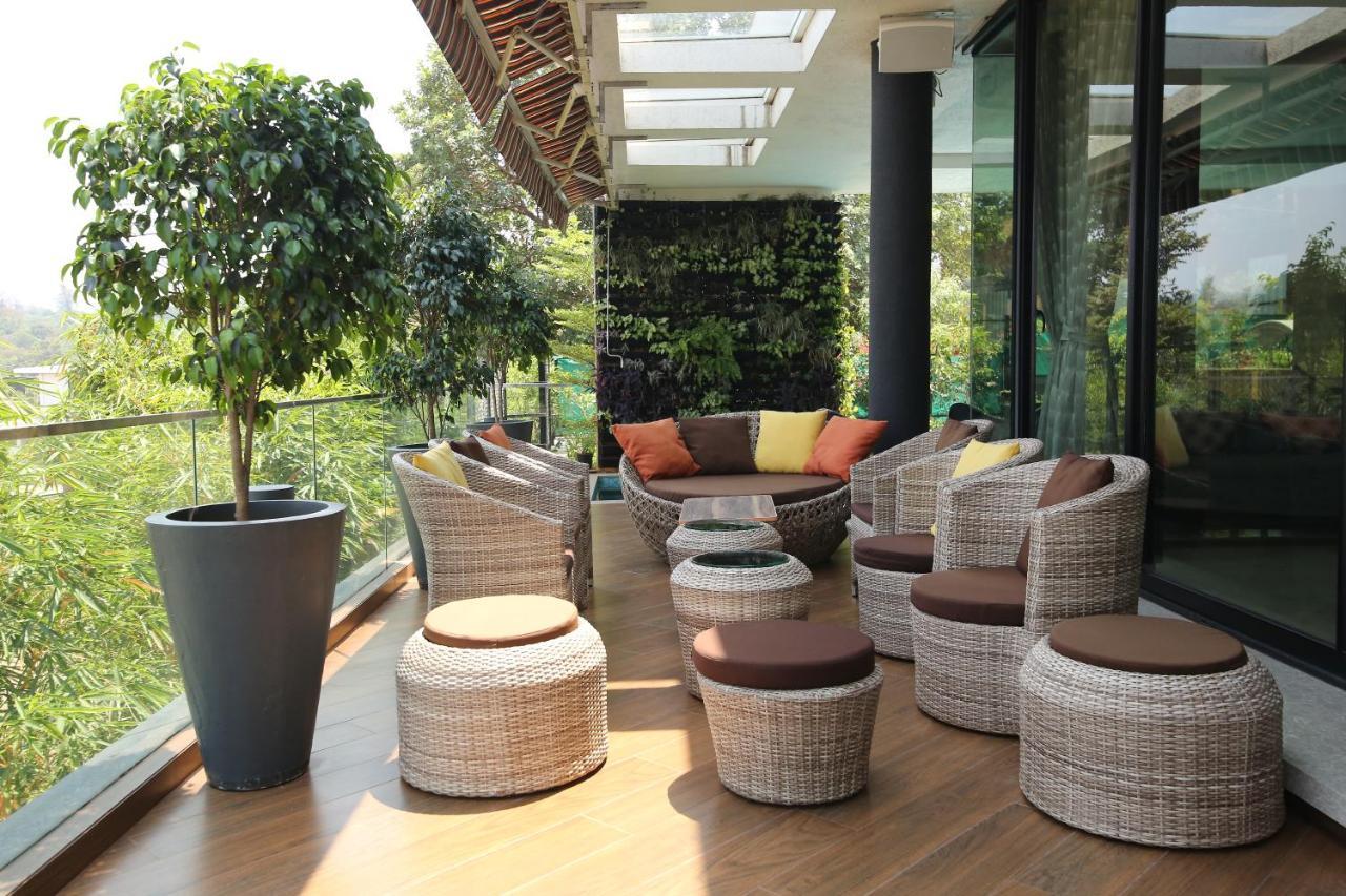 41 By Stayvista - A Chic Retreat With A Pool, Poker Table, And A Theater Villa