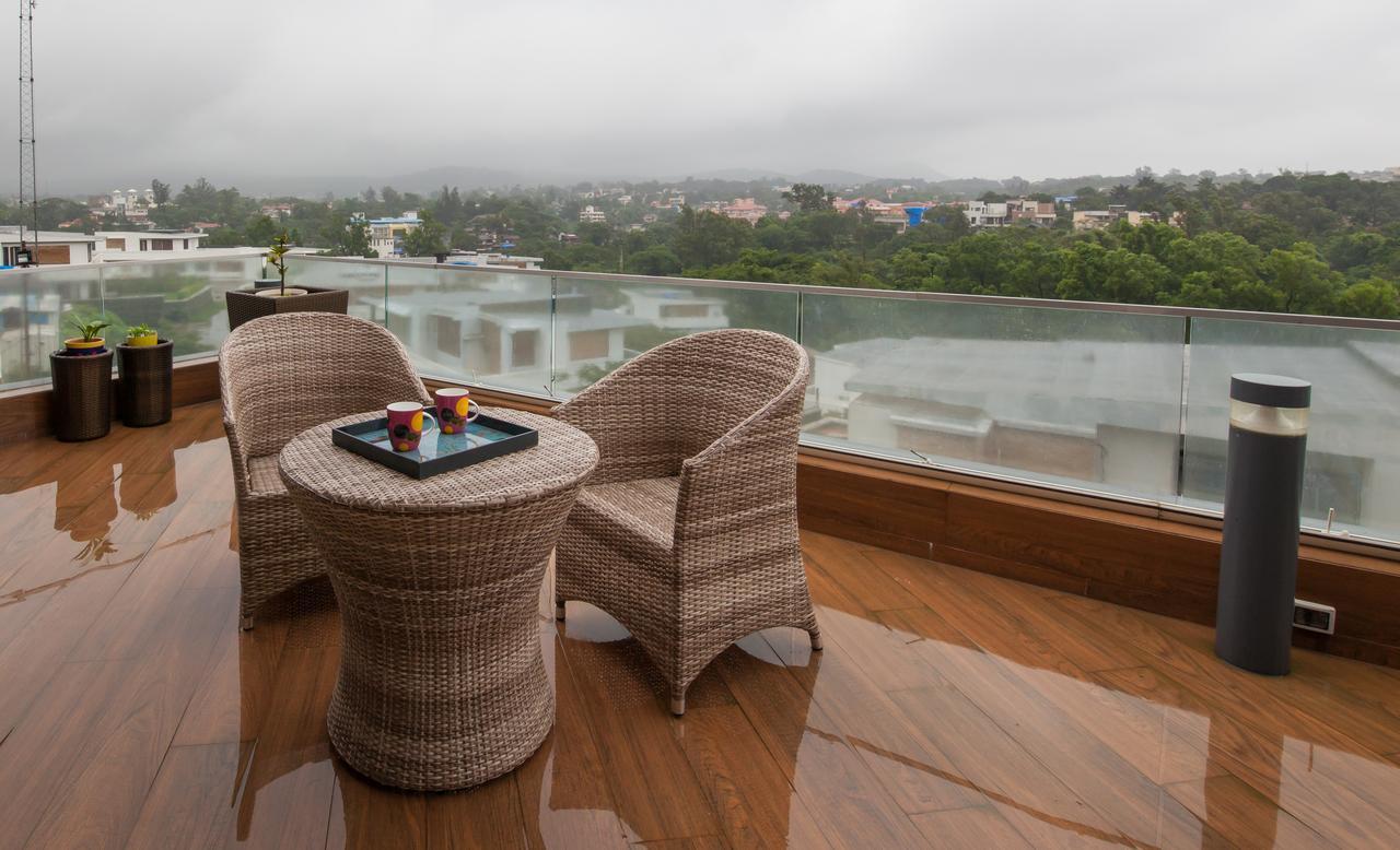 41 By Stayvista - A Chic Retreat With A Pool, Poker Table, And A Theater * Lonavala