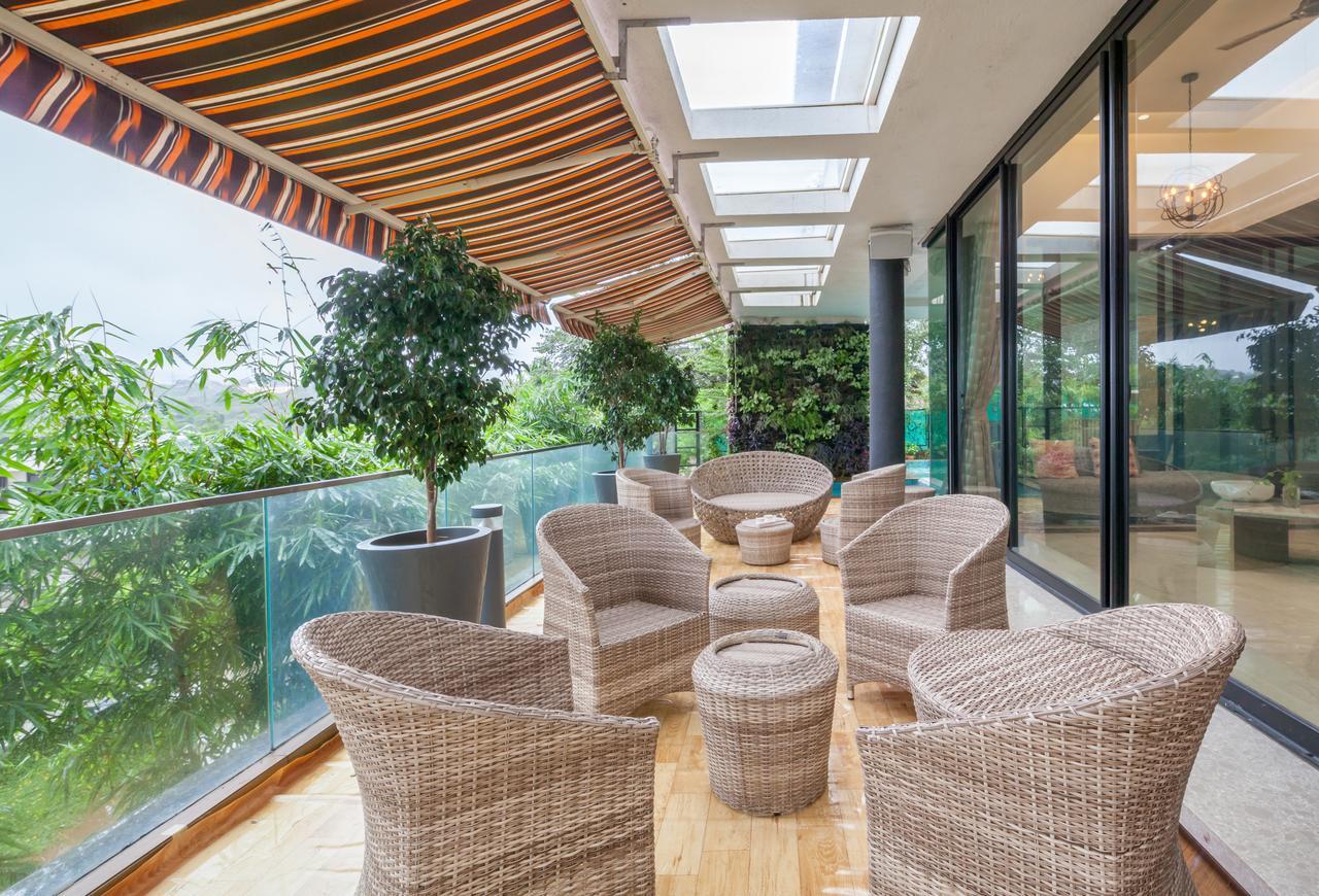 41 By Stayvista - A Chic Retreat With A Pool, Poker Table, And A Theater