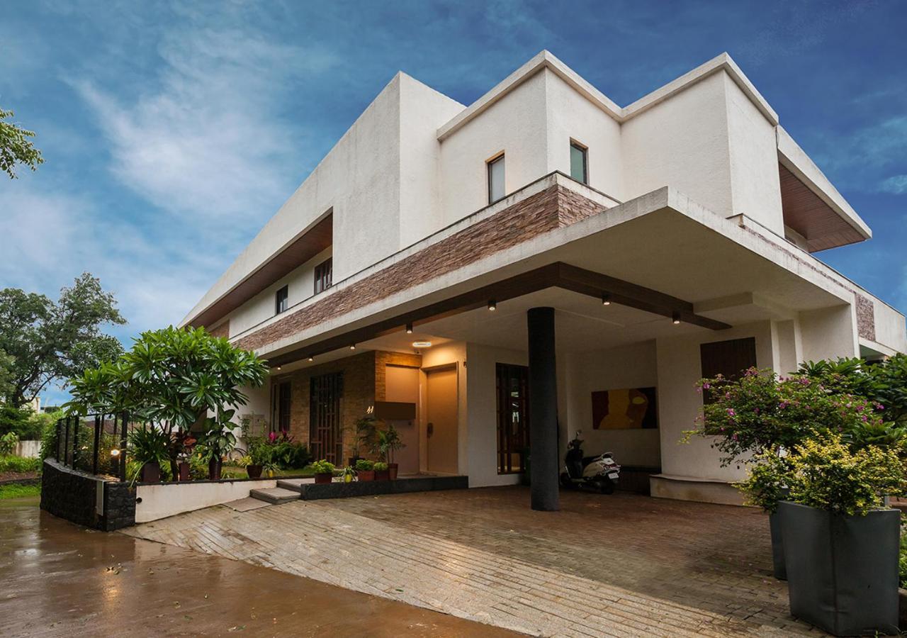 41 By Stayvista - A Chic Retreat With A Pool, Poker Table, And A Theater Villa Lonavala