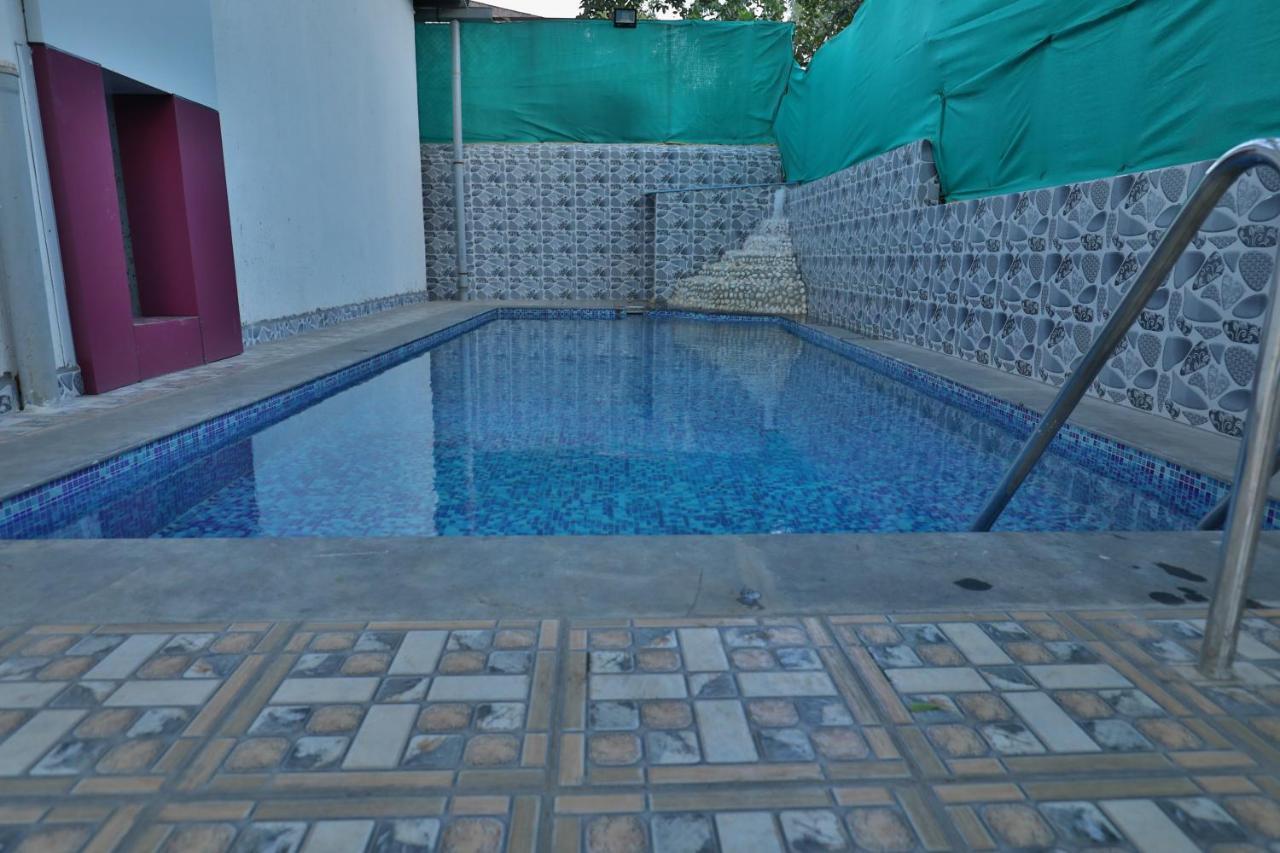 Strand Resort 3*