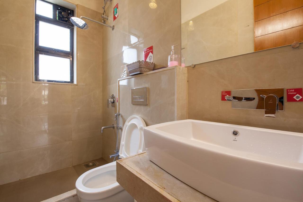 Villa Stayvista's Greenwoods 10 - City-center With Private Pool, Terrace, Lift & Carrom Board