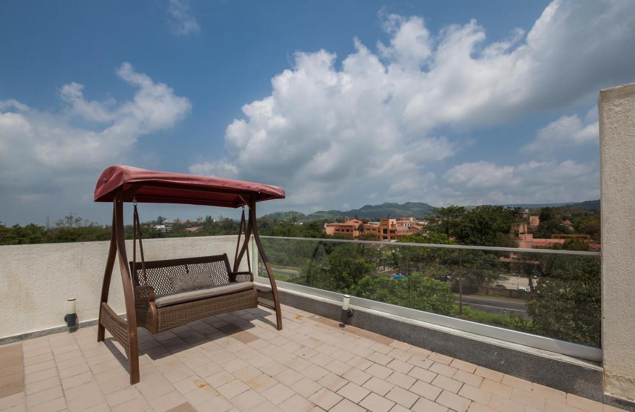 Azul: Stayvista Retreat With Pool, Snooker & Garden Gazebo * Lonavala