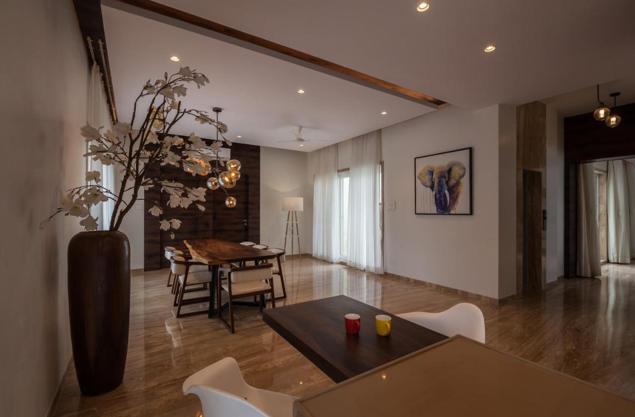Azul: Stayvista Retreat With Pool, Snooker & Garden Gazebo Villa