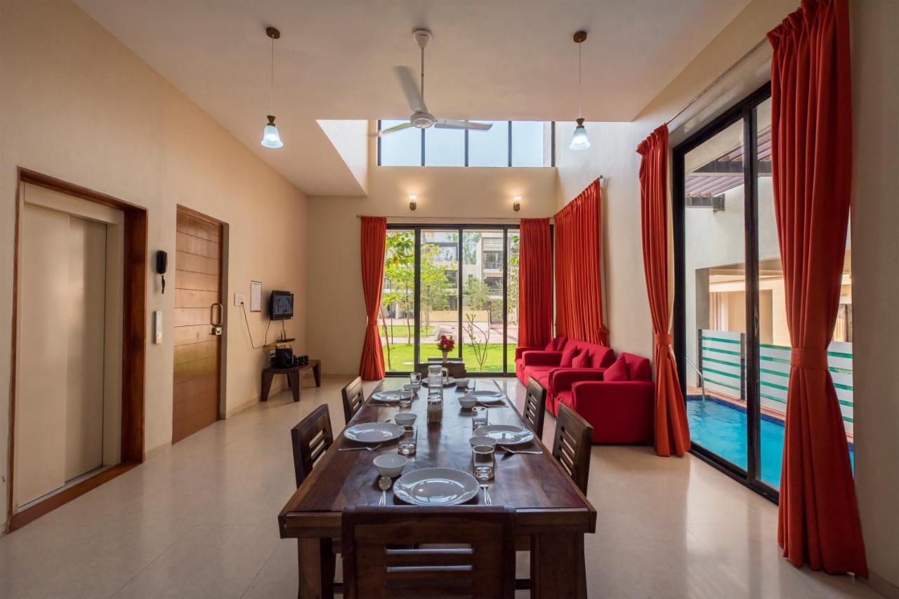 Stayvista's Greenwoods 9 - City-center With Private Pool, Terrace, Lift & Ping-pong Table Villa Lonavala