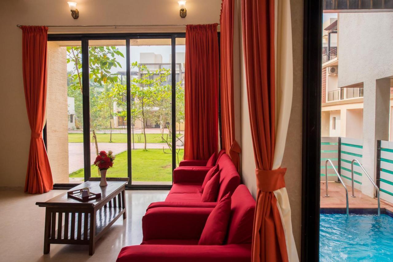 Stayvista's Greenwoods 9 - City-center With Private Pool, Terrace, Lift & Ping-pong Table * Lonavala