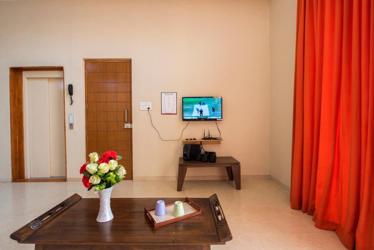 Villa Stayvista's Greenwoods 9 - City-center With Private Pool, Terrace, Lift & Ping-pong Table *