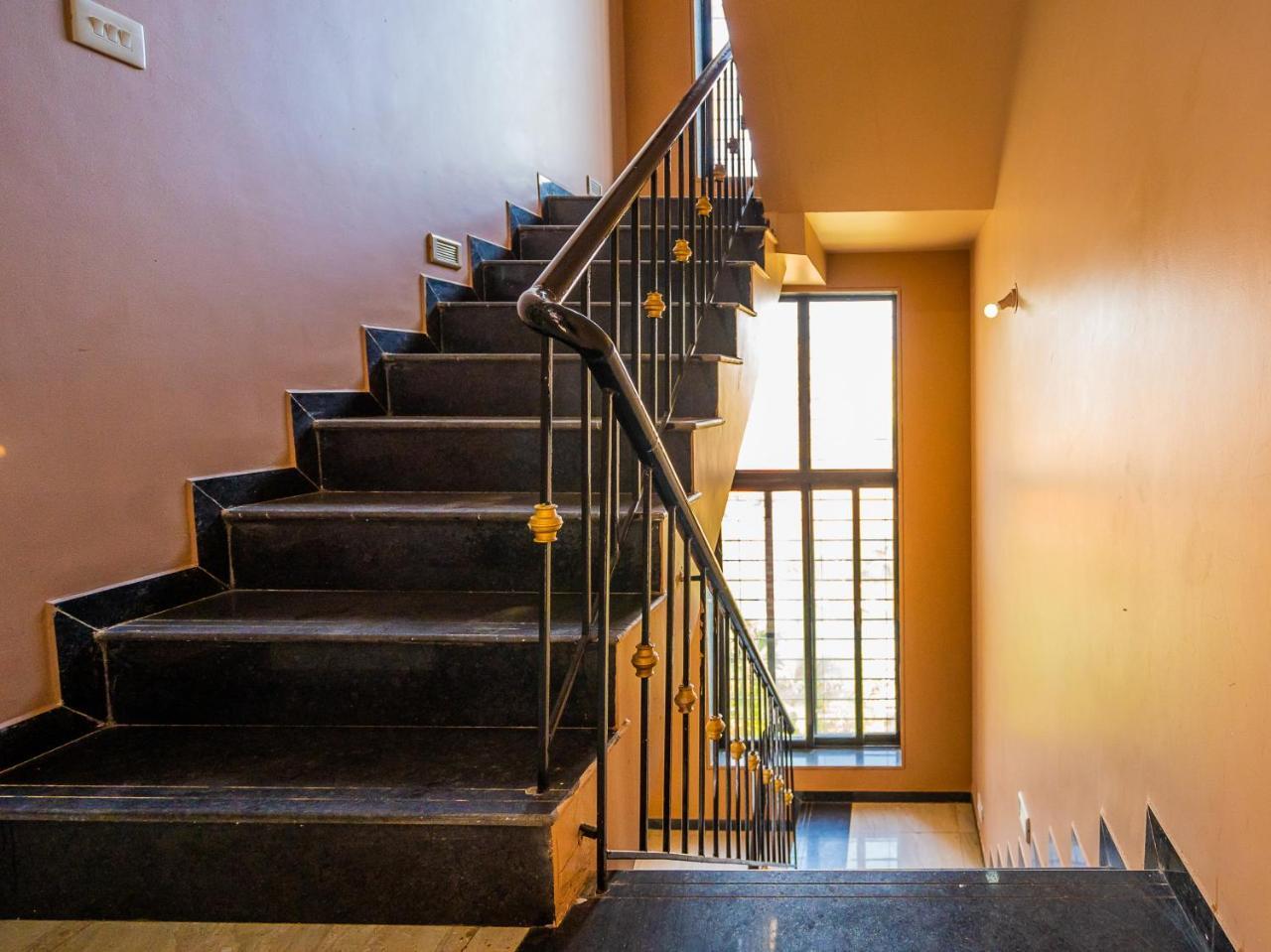 Oyo 18723 Elegant Tungrali Apartment Lonavala