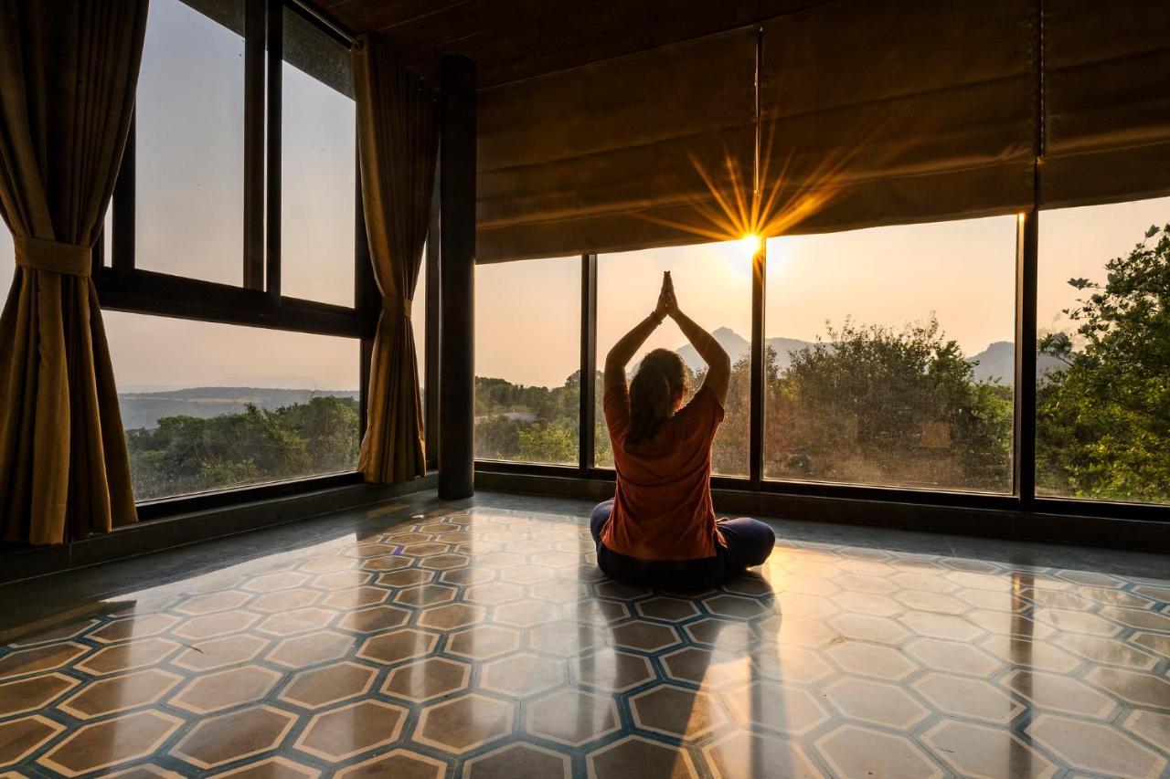 Saffronstays Falcon Hill, - Luxury With Infinity Pool Near Lion's Point Villa *