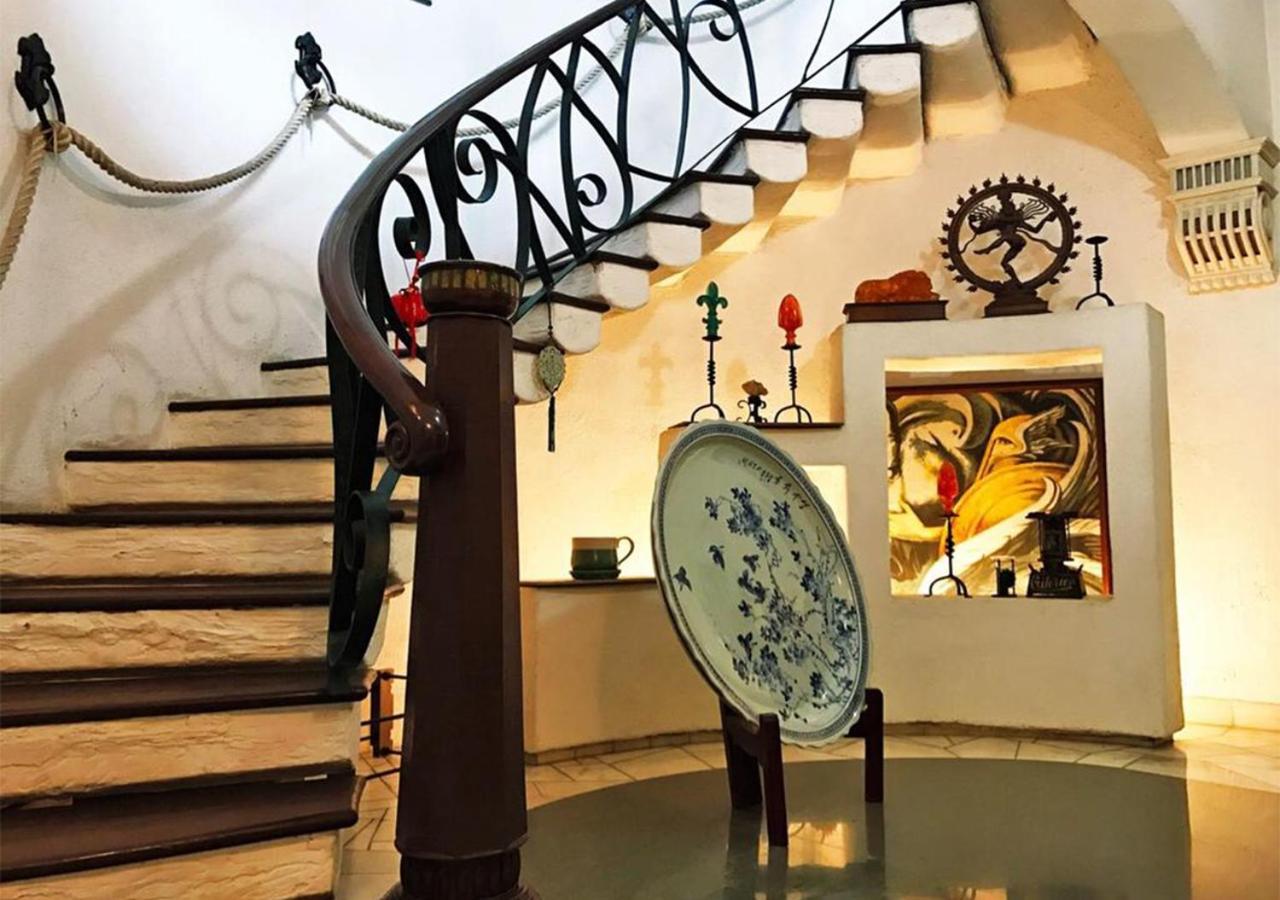 Bella Vista: Zen Retreat With Quirky Charm And Pool