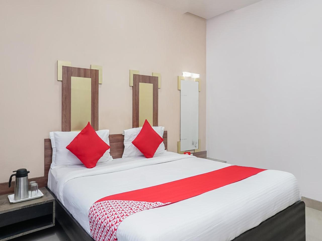Oyo Flagship 23096 Laxmi Residency 3* Lonavala