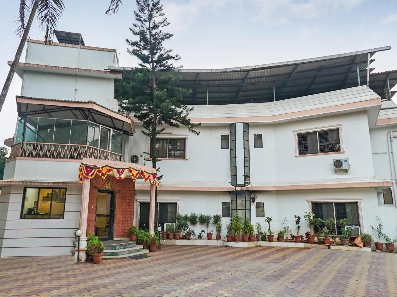 Hotel Oyo Flagship 23096 Laxmi Residency 3*